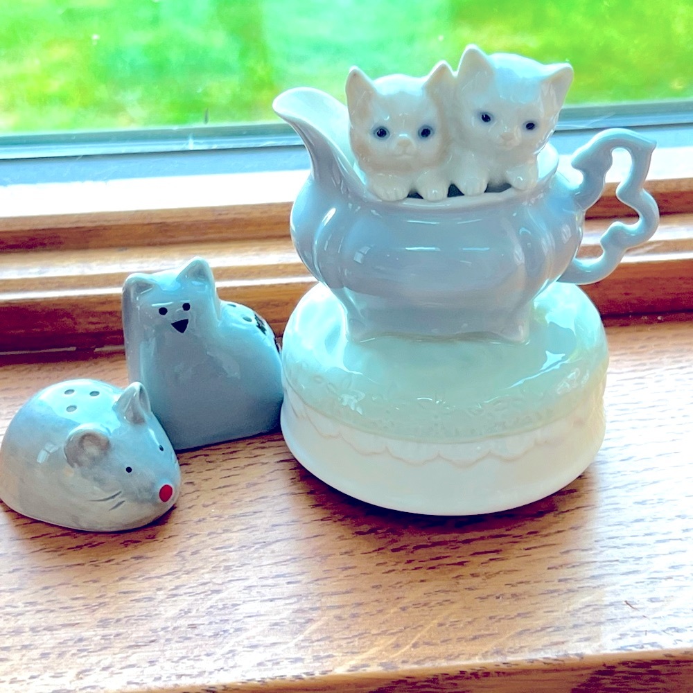 Adorable Otagiri Japan Music Box Kittens Cats in A Tea Cup “It’s a Small World”